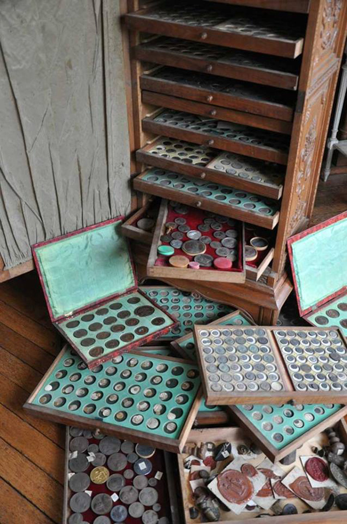 Treasure-in-old-chest-of-drawers_3.jpg