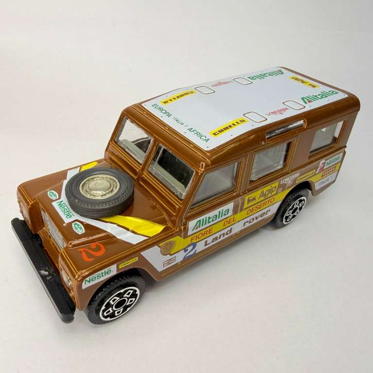 Модель BBurago Land Rover Raid в коробке