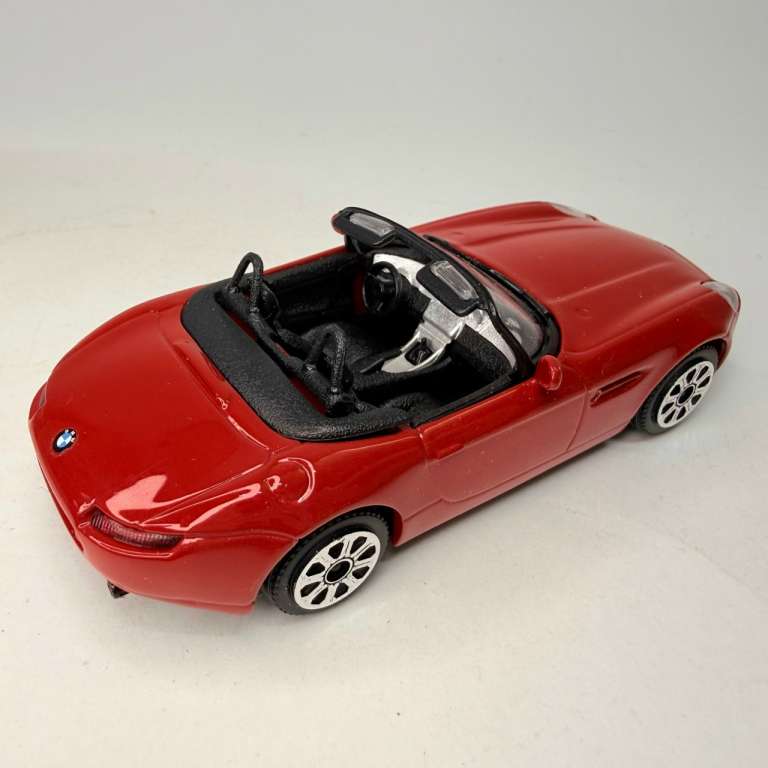 Модель BBurago BMW Z8 Roadster в коробке
