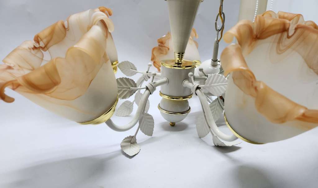 Люстра потолочная 5 плафонов (сост. на фото)