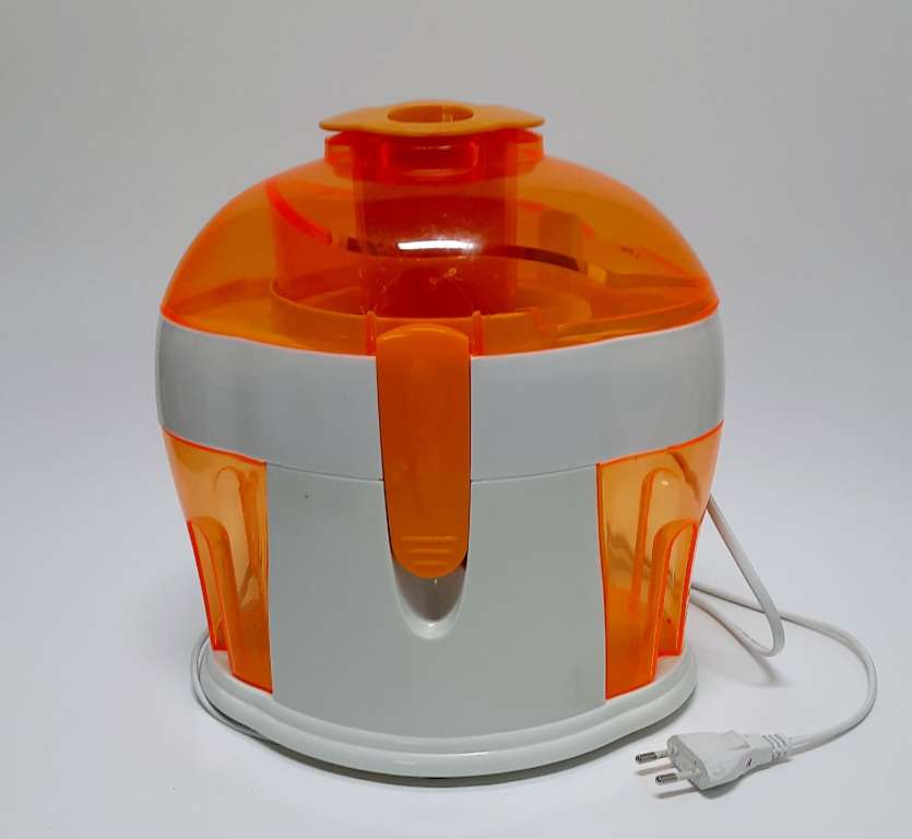 Соковыжималка электрическая Polaris, рабочая (сост. на фото)