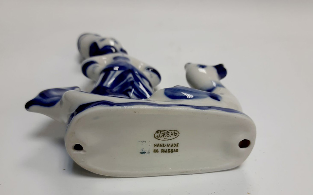 Фарфоровый сувенир "По Казанке", гжель.