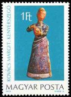 (1978-064) Марка Венгрия "Женщина режет хлеб"    Керамика II Θ