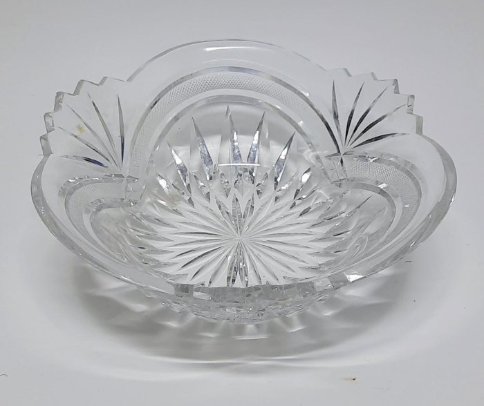 Салатник хрустальный, СССР, есть сколы (см. фото)