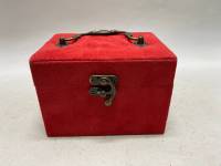 Шкатулка деревянная отделка красным бархатом 14*9,5*9,5 см