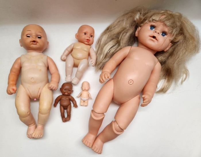 Пупсы разные 5 штук требуют чистки 