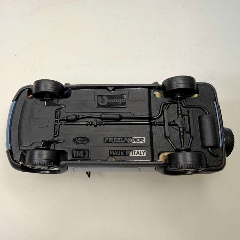 Модель BBurago Land Rover Freelander в коробке