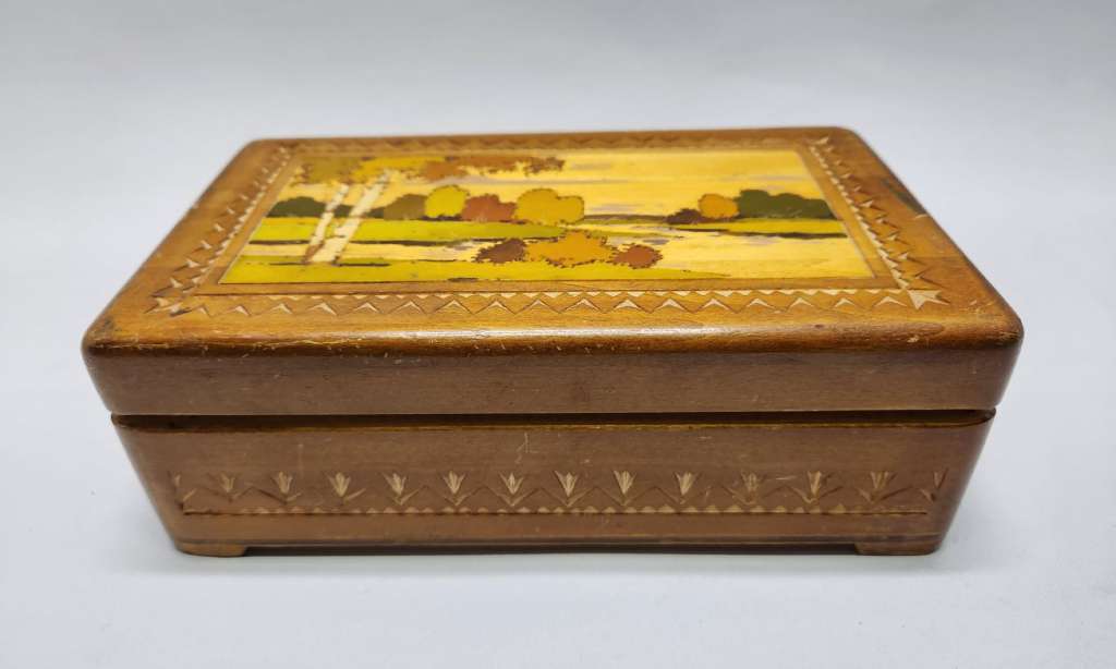 Шкатулка деревянная СССР резьба роспись (сост. на фото)