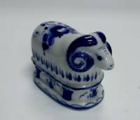 Фарфоровая шкатулка "Баран", гжель.