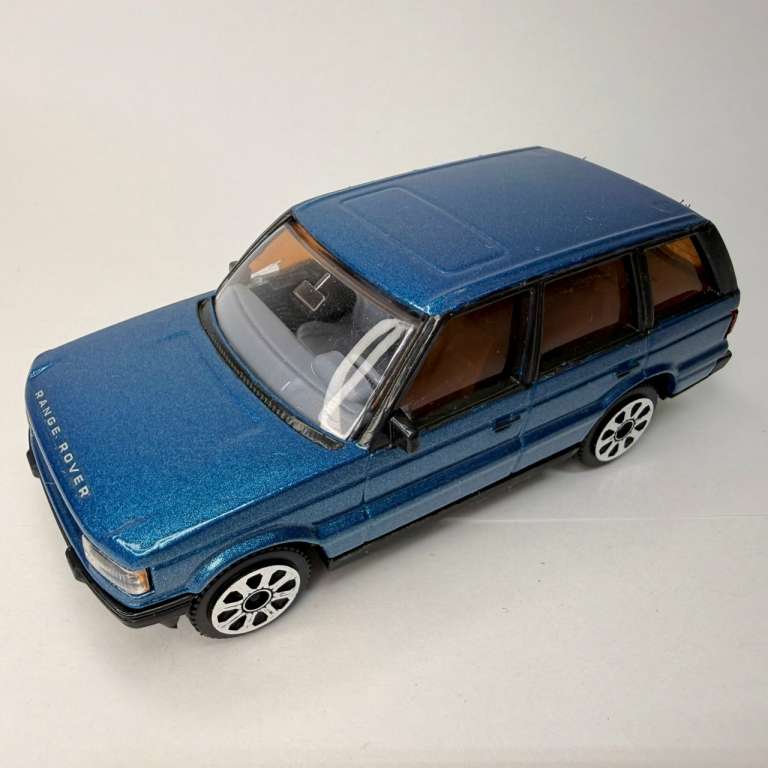 Модель BBurago Range Rover в коробке