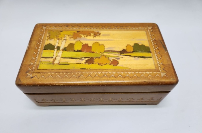 Шкатулка деревянная СССР резьба роспись (сост. на фото)