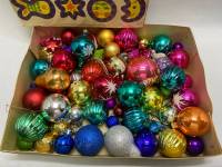 Елочные украшения разноцветные стекло и пластик 71 шт