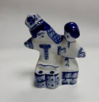 Фарфоровый сувенир "Жених и невеста", гжель.