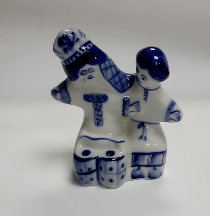 Фарфоровый сувенир "Жених и невеста", гжель.