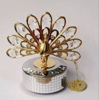 Музыкальный сувенир Павлин металл покрытие золото 24 к. кристаллы Сваровски США  новый