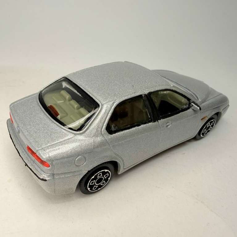 Модель BBurago Alfa Romeo 156 в коробке