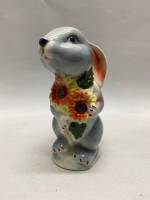 Ваза Зайка с подсолнухами, фарфор, 18 см