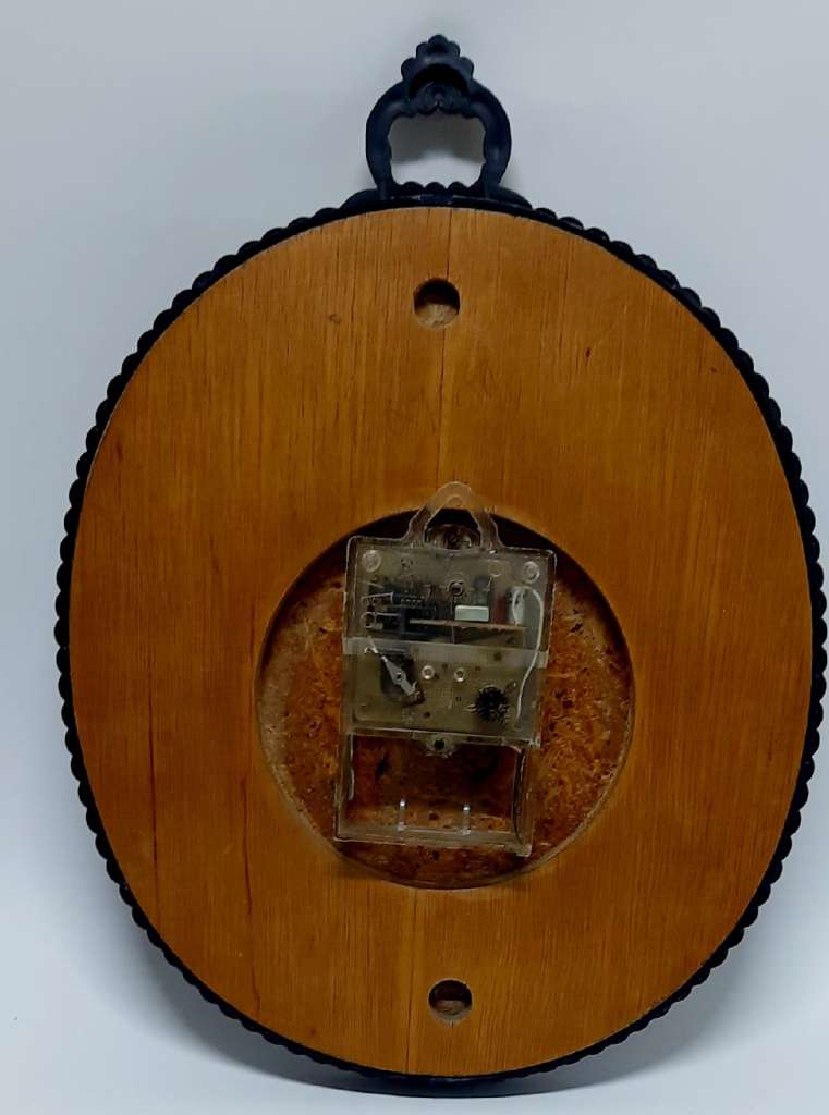 Часы настенные "Янтарь", СССР (сост. на фото)