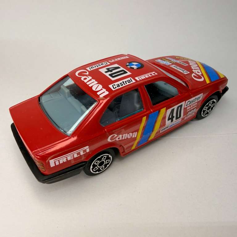 Модель BBurago BMW 535i в коробке
