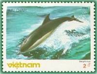 (1985-086) Марка Вьетнам "Дельфин-белобочка"    Морские животные III Θ