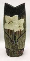 Ваза "Лилии", керамика, 20 см. (сост. на фото)