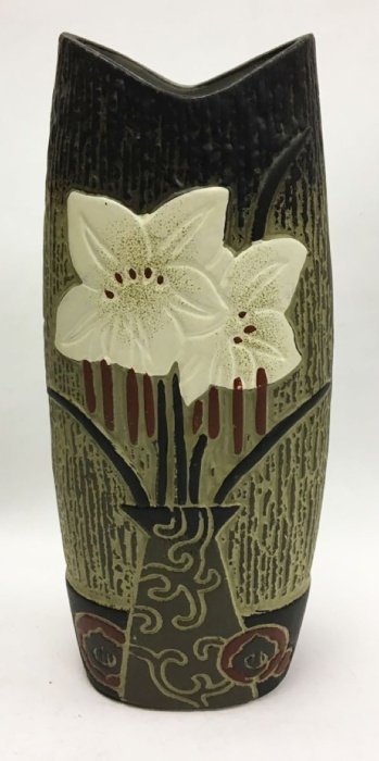 Ваза "Лилии", керамика, 20 см. (сост. на фото)