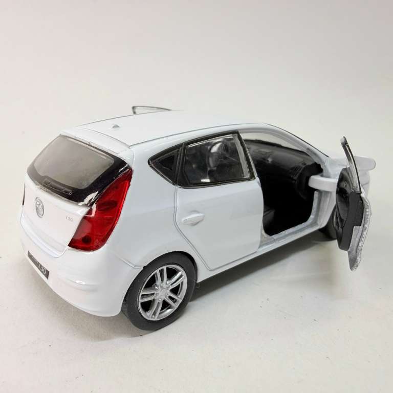 Welly Hyundai i30 в коробке