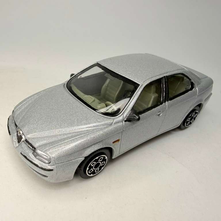 Модель BBurago Alfa Romeo 156 в коробке
