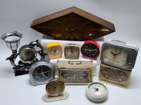 Часы будильники в ремонт на запчасти 11 штук