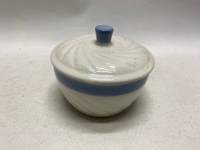 Сахарница масленка СССР керамика с голубой каемкой