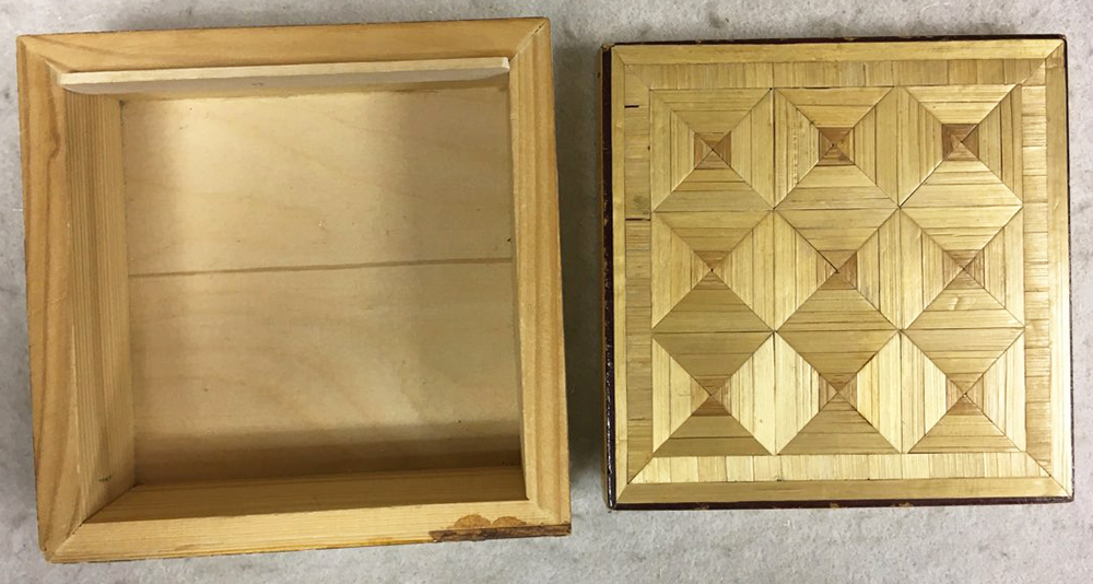 Шкатулка деревянная (сост. на фото)