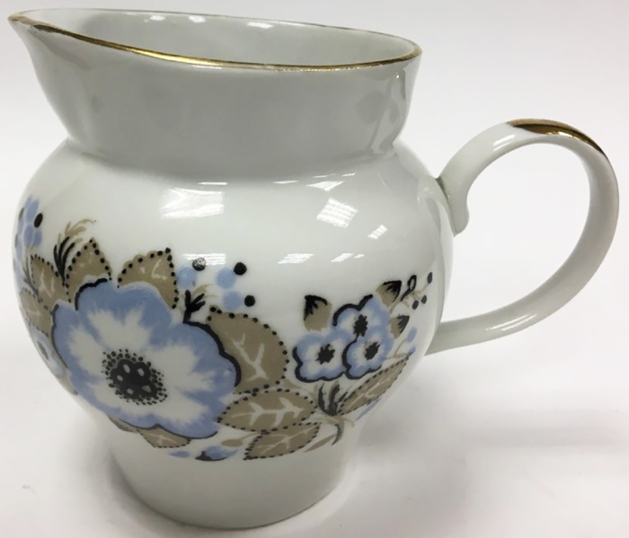 Соусник, молочник, фарфор (сост. на фото)