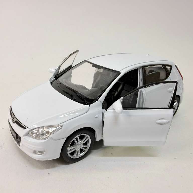 Welly Hyundai i30 в коробке