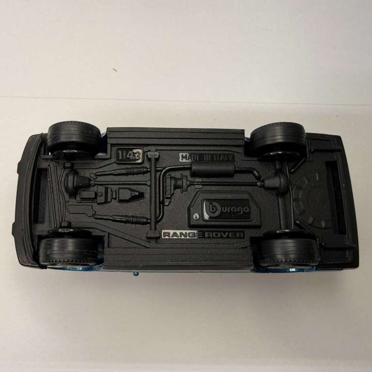 Модель BBurago Range Rover в коробке