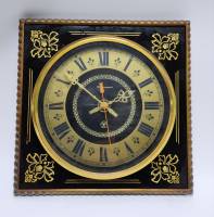 Часы настенные квадратные Янтарь кварц СССР
