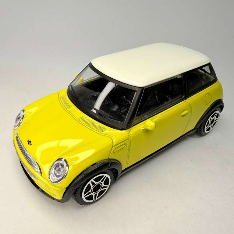 Модель BBurago Mini Cooper в коробке