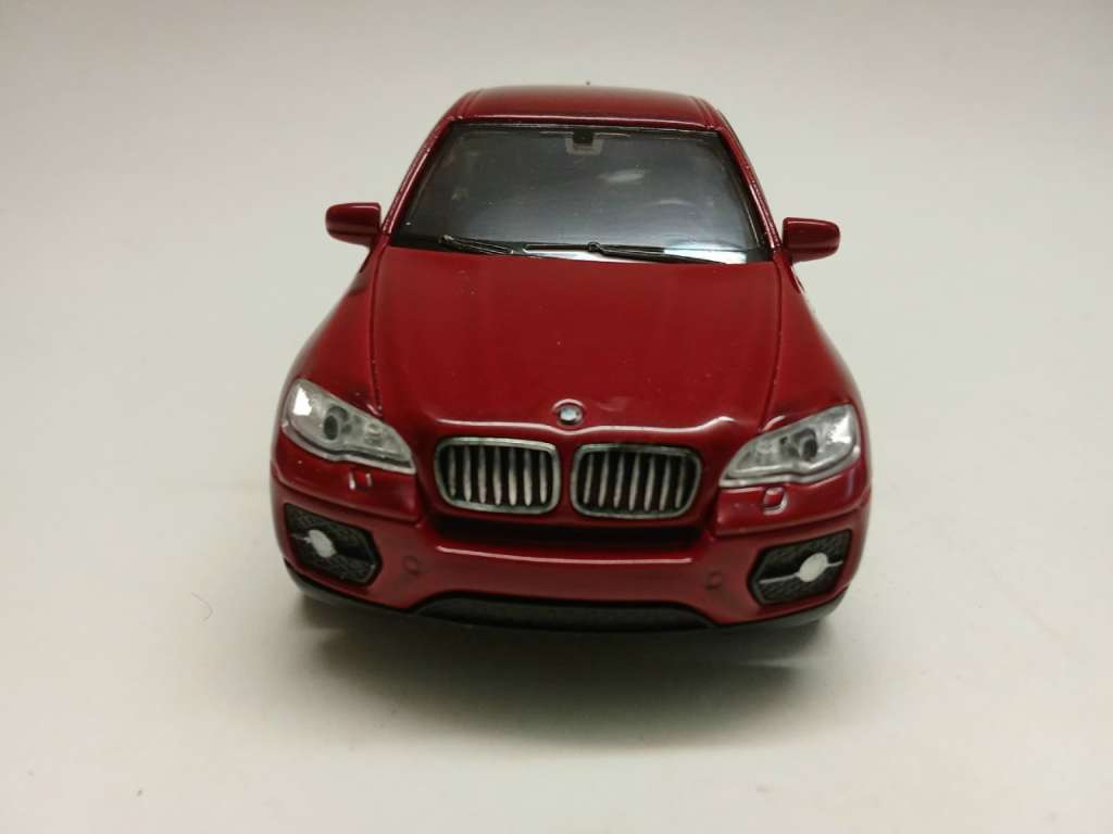 Модель авто BMW x6 Welly в коробке