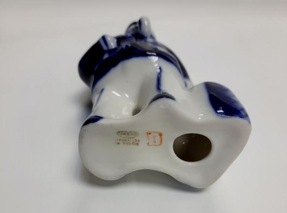 Фарфоровый сувенир "Капитан", гжель.