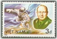 (1986-023) Марка Вьетнам "А. Леонов"    25 лет полета человека в космос III Θ