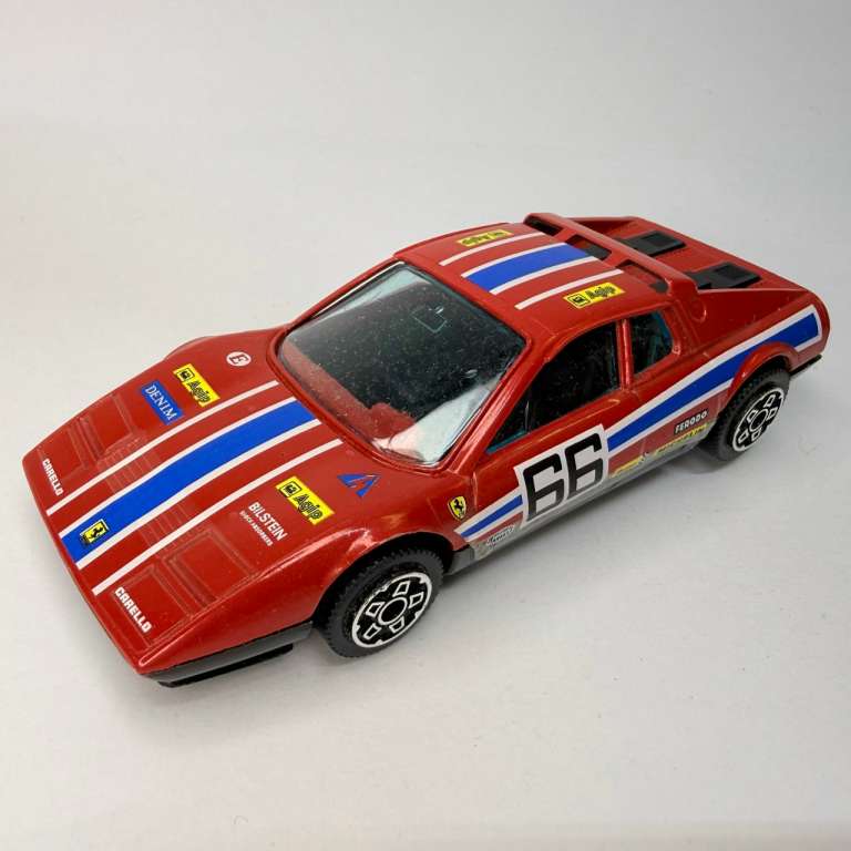 Модель BBurago Ferrari 512 BB в коробке