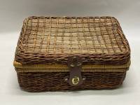 Плетеная корзинка из лозы (состояние на фото)