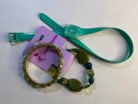 Часы наручные Swatch и два браслета