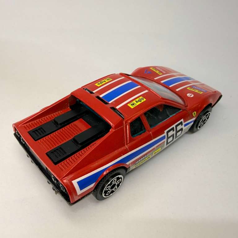 Модель BBurago Ferrari 512 BB в коробке