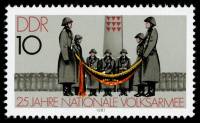 (1981-010) Марка Германия (ГДР) "Знамя"    Армия ГДР III O