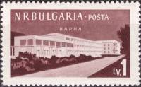 (1958-025) Марка Болгария "Гостиница в Варне"   Курорты Болгарии (2) I Θ