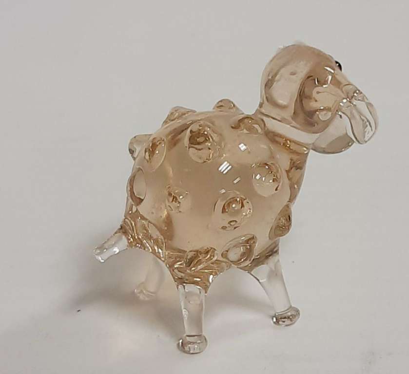 Стеклянная фигурка "Овечка" (сост. на фото)