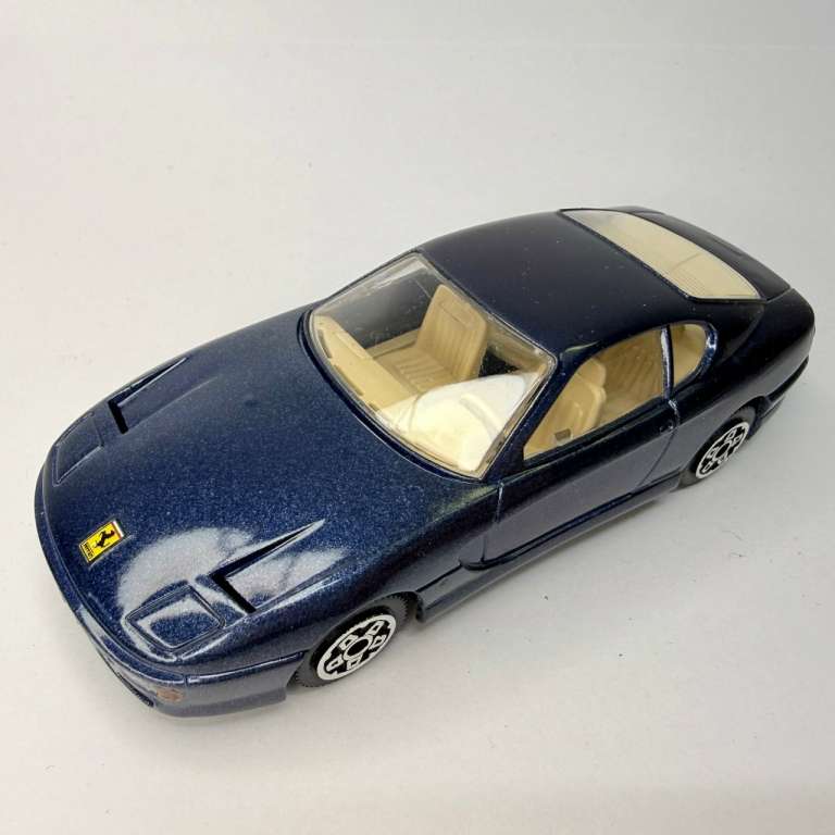 Модель BBurago Ferrari 456 GT в коробке
