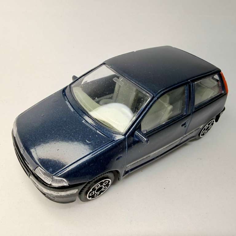 Модель BBurago Fiat Punto в коробке