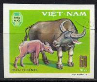 (1979-020) Марка Вьетнам "Буйволица"    Домашние животные III Θ