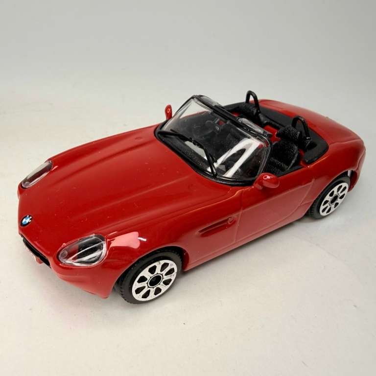 Модель BBurago BMW Z8 Roadster в коробке